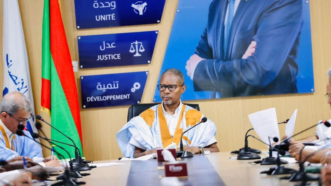 رئيس حزب الإنصاف يسلم موسى فال رد الأغلبية على وثيقة الحوار