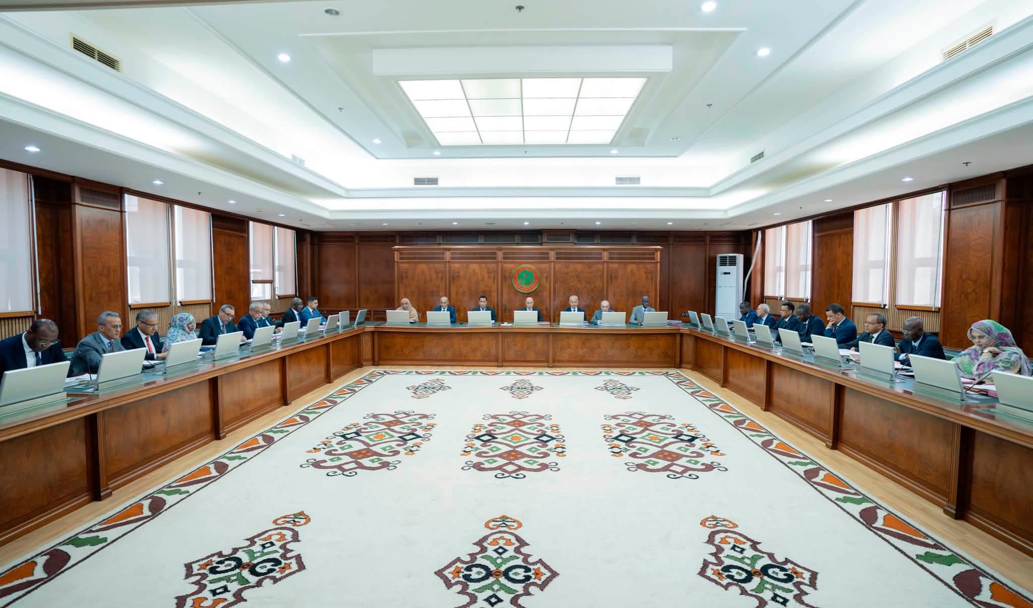 الحكومة على زيادة في علاوات المدرسين ومديري المؤسسات التعليمية "بيان"