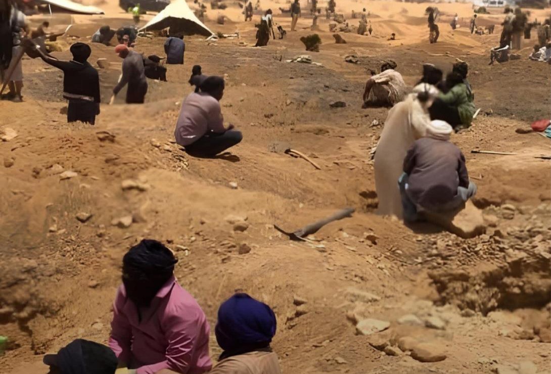 جهود متواصلة لإنقاذ منقبين عقب انهيار مقلع للذهب قرب بير أم اكرين