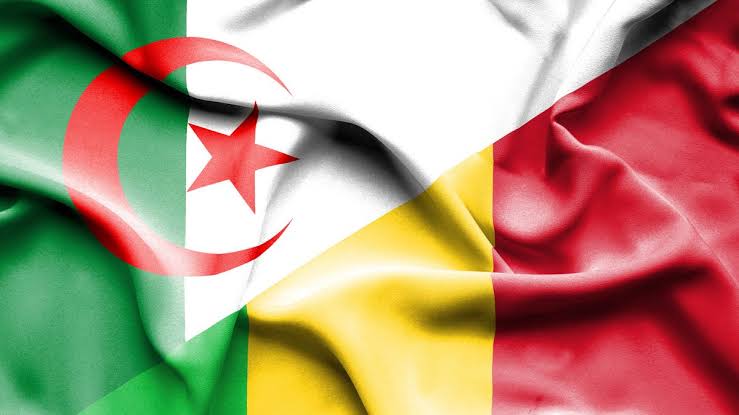 بعد أشهر من التوتر.. مالي تفتح مجالها الجوي أمام الجزائر وتعيد سفيرها